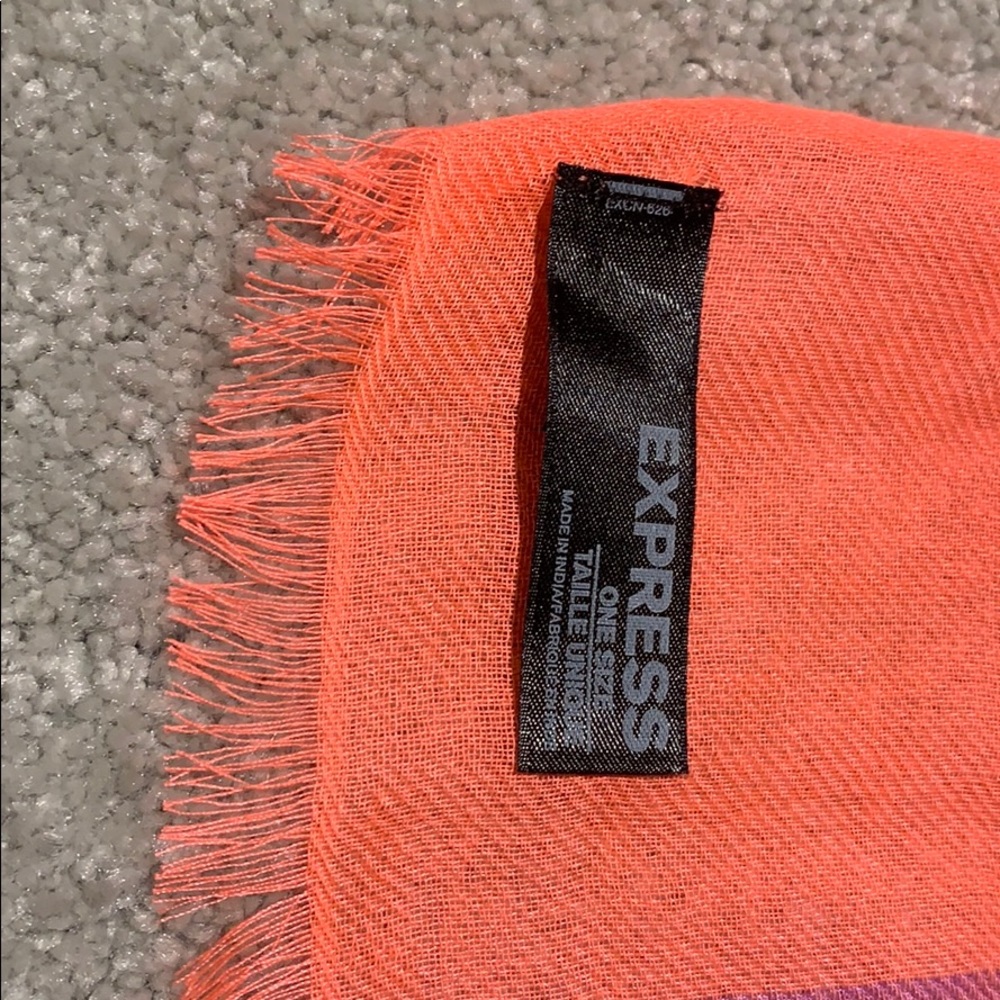 Express Scarf - Picture 3 of 3